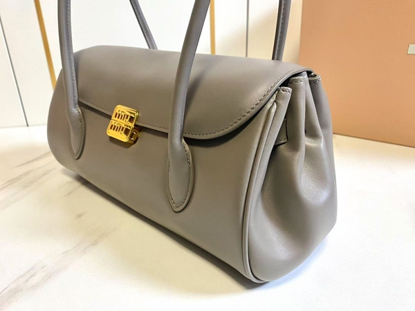 スーパーコピーブランドバッグ素材ディテール